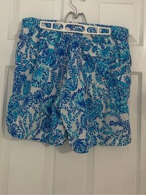 Lilly Pulitzer men’s Capri trunk shorts Blue & Turquoise Floral Bermuda Shorts L